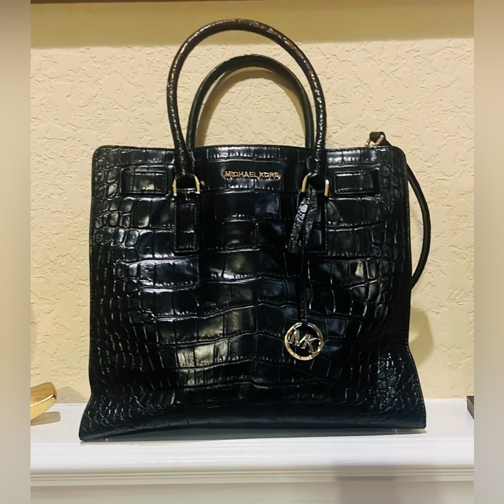 MICHAEL KORS Black Leather Croc-Embossed Tote Bag with short and long strap